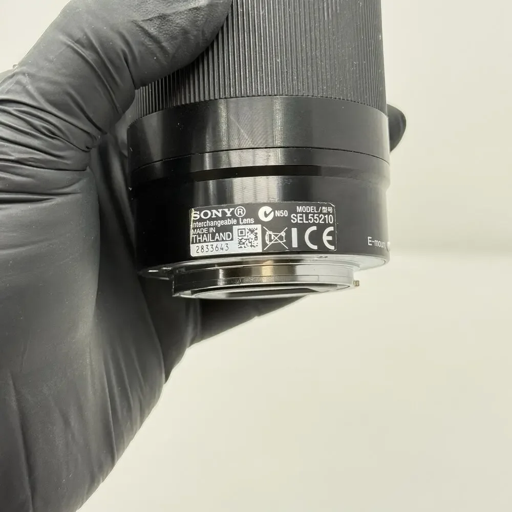 Sony E 55 210mm F4.5 6.3 OSS Zoom Lens SEL55210 Black Box Hood